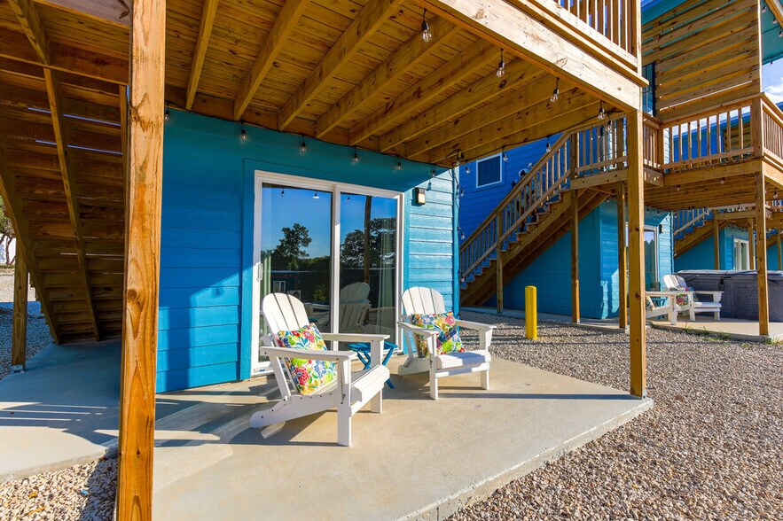 More Photos Of 420 Simon Crest, Canyon Lake Hospitality For Sale