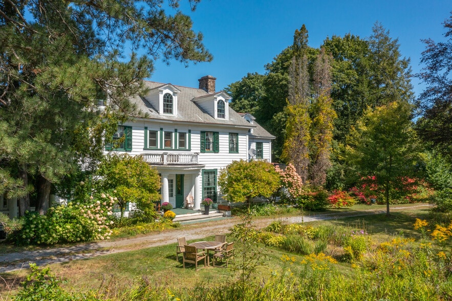 More Photos Of 535 Main Rd, Monterey Specialty For Sale