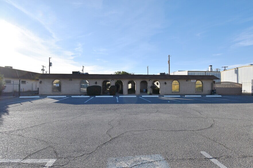 More Photos Of 3711 Admiral St, El Paso Office For Lease