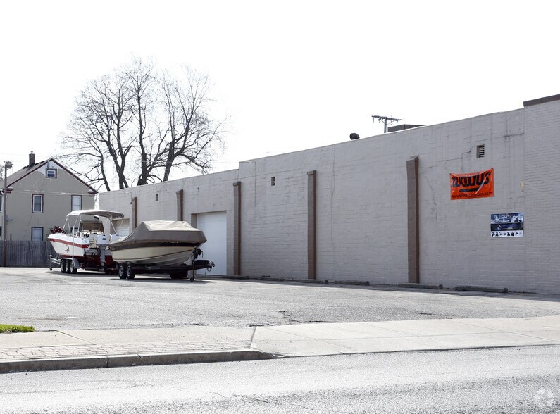 More Photos Of 4852 N Summit St, Toledo Freestanding For Sale