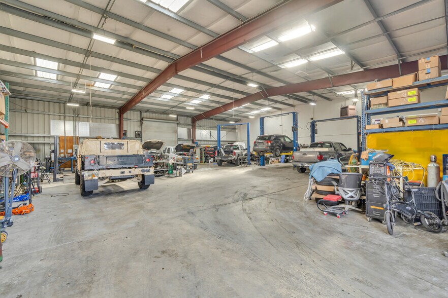More Photos Of 25533 N Highway 99, Acampo Service For Sale