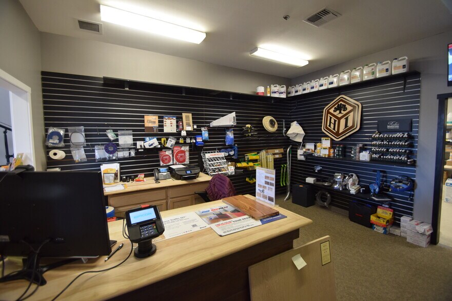 More Photos Of 615 SE Glenwood Dr, Bend Unknown For Lease