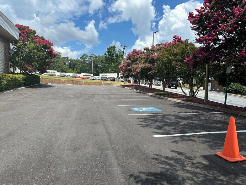 More Photos Of 26 Orchard Park Dr, Greenville Office For Lease