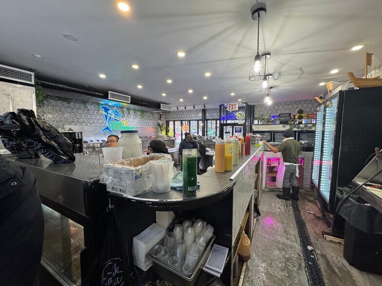 More Photos Of 903 Columbus Ave, New York General Retail For Lease