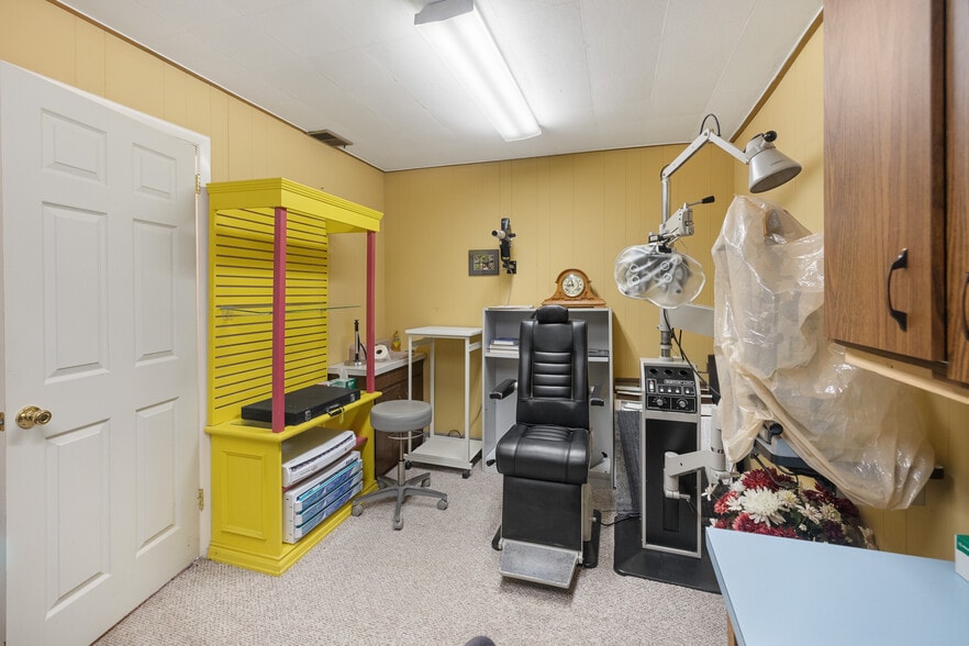 More Photos Of 105 N Main St, North Syracuse Medical For Sale
