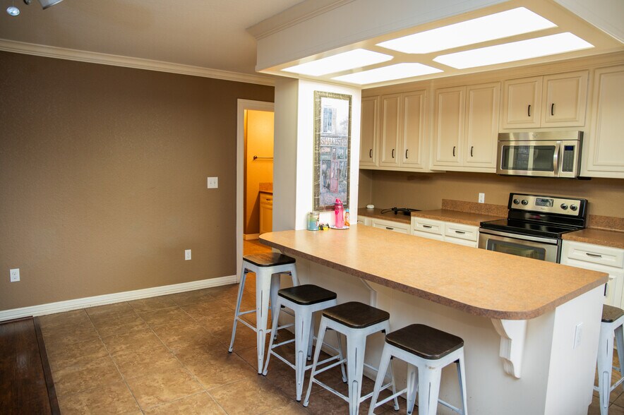 More Photos Of 11066 Highway 242, Conroe Warehouse For Sale