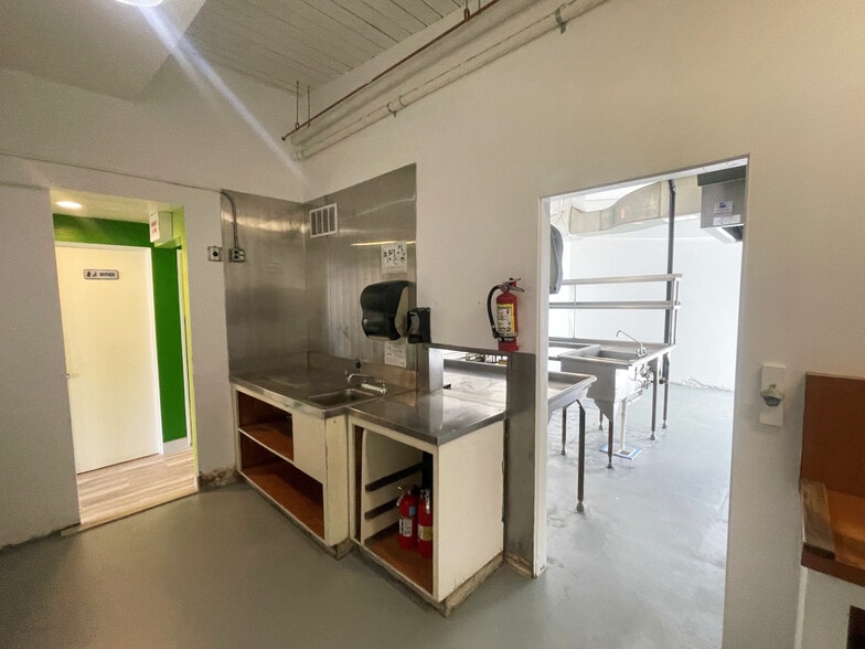 More Photos Of 652 E Broadway, Eugene Restaurant For Lease