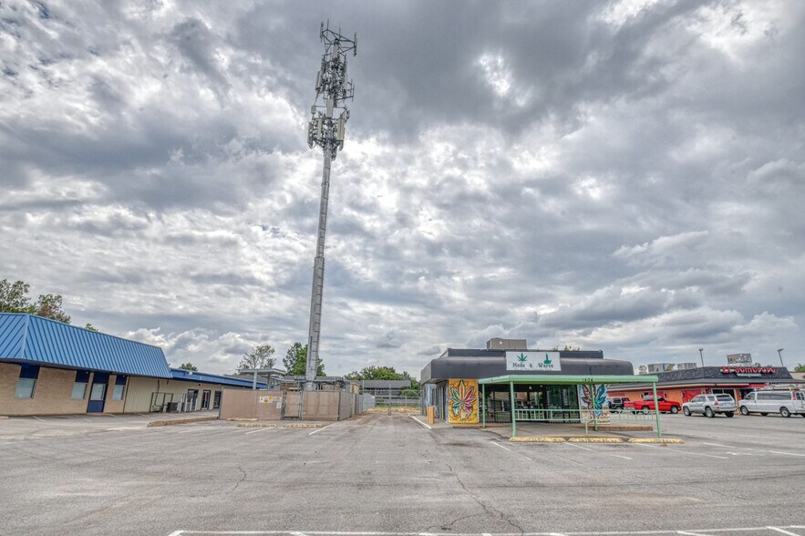 More Photos Of 1404 W Lindsey St, Norman Freestanding For Lease