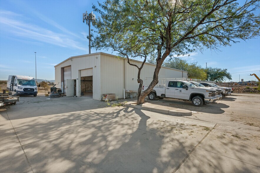 More Photos Of 3200 W Diamond St, Tucson Warehouse For Lease