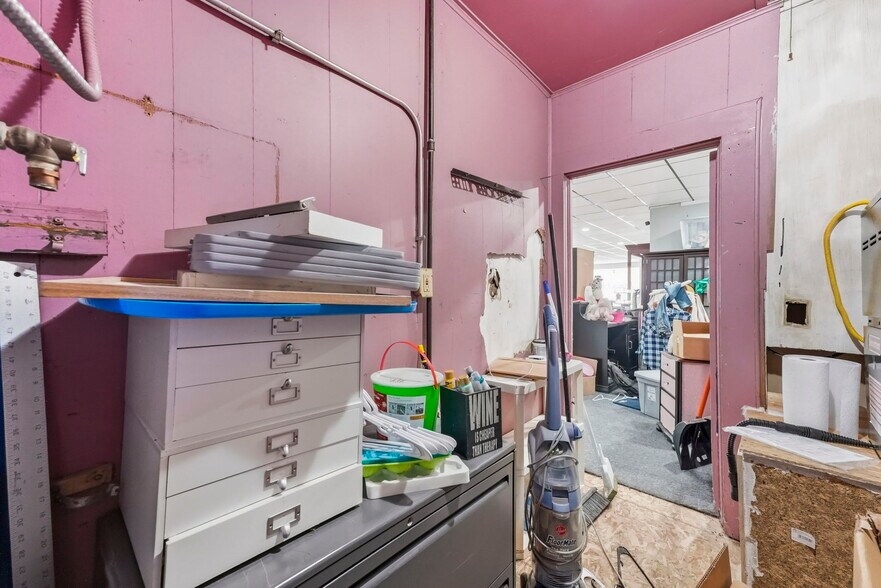 More Photos Of 115 E King St, Garrett General Retail For Sale