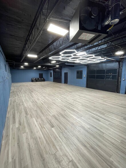 More Photos Of 921 Main St, Woburn Auto Dealership For Lease