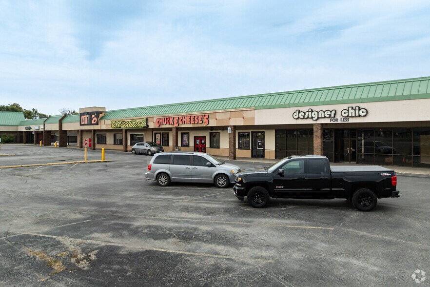 More Photos Of 2301-2585 S MacArthur Blvd, Springfield General Retail For Sale