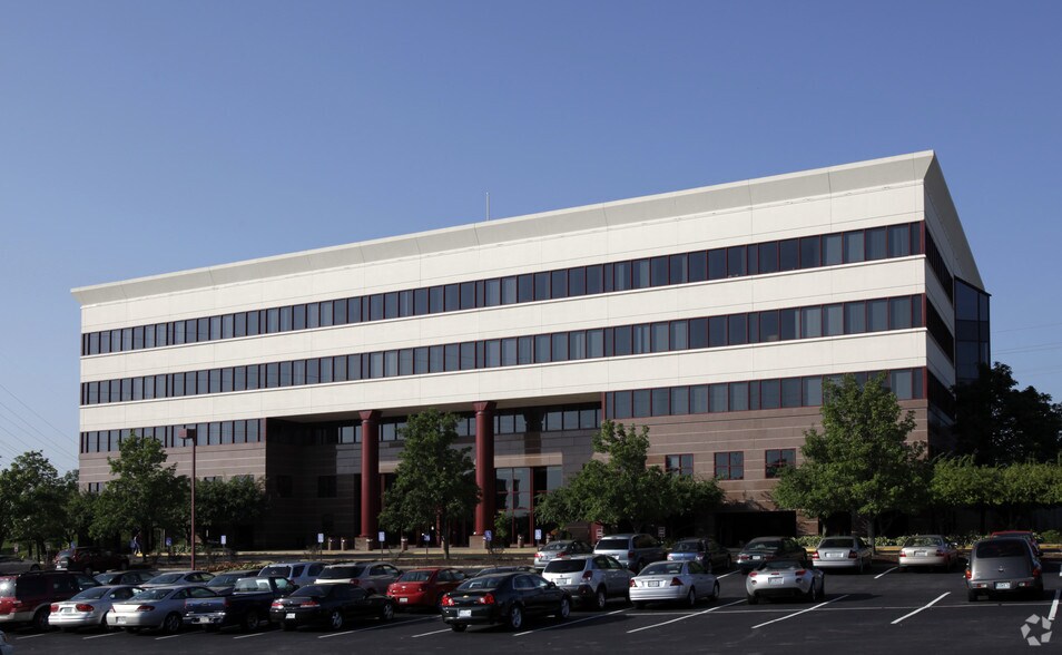 More Photos Of 12655 Olive Blvd, Creve Coeur Office For Lease