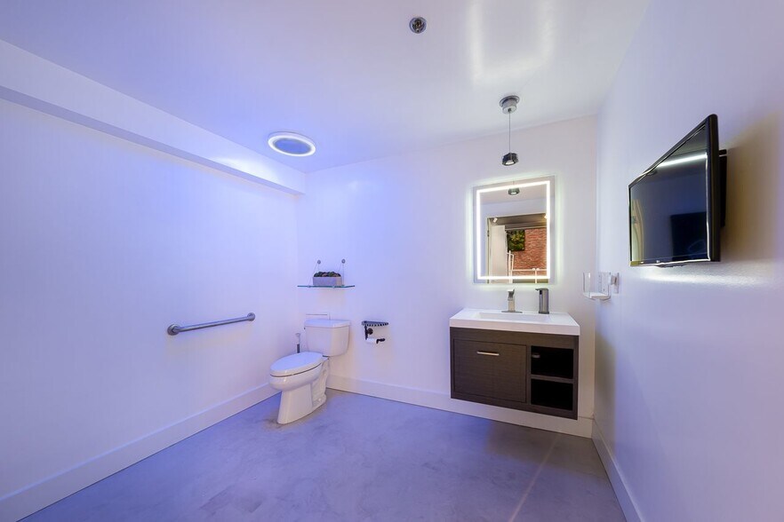 More Photos Of 950 6th Ave, San Diego Office For Sale