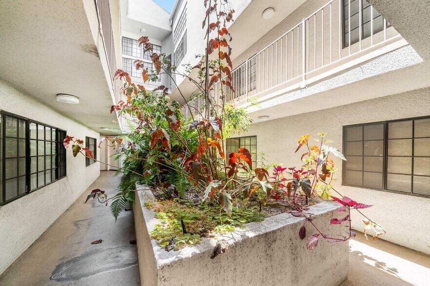 More Photos Of 4651 Cahuenga Blvd, North Hollywood Apartments For Sale
