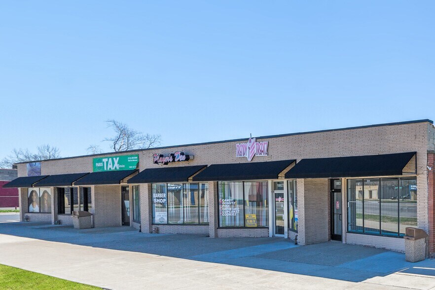 More Photos Of 18911-18931 W 7 Mile Rd, Detroit Storefront For Lease