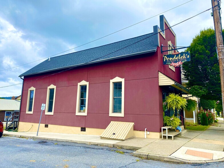 More Photos Of 202 Main St, Hellertown General Retail For Lease