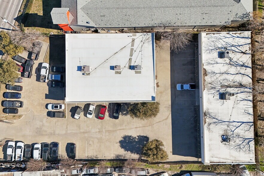 More Photos Of 2020 W Northwest Hwy, Dallas Freestanding For Sale