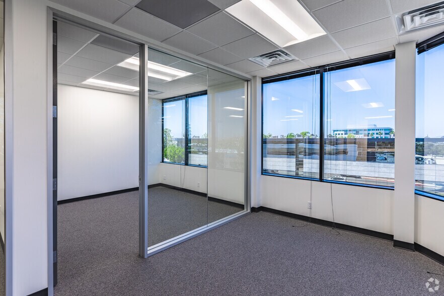 More Photos Of 5675 Ruffin Rd, San Diego Office For Lease