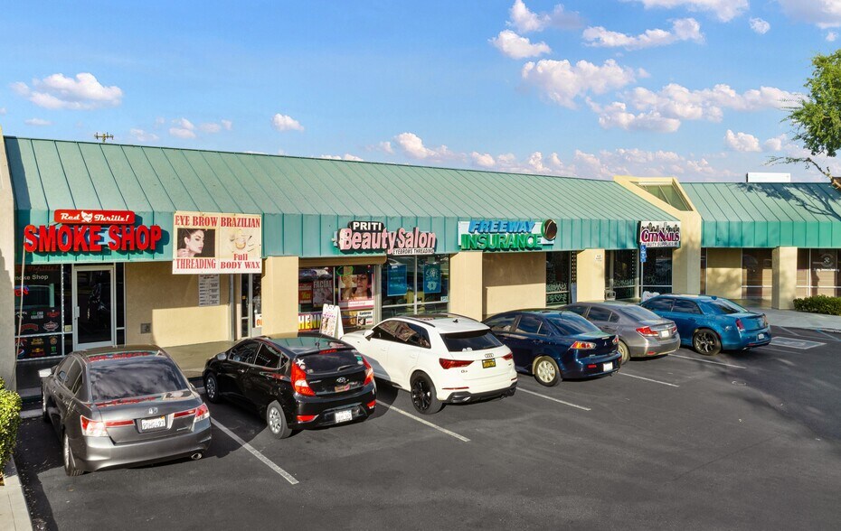 More Photos Of 1220 Oak St, Bakersfield Freestanding For Sale