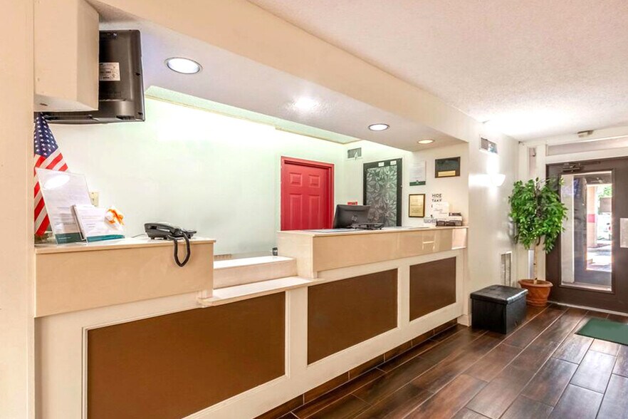 More Photos Of 658 S Westdale Dr, Wichita Hotel For Sale