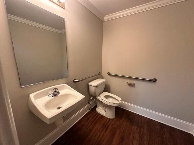 More Photos Of 327 Dahlonega St, Cumming Medical For Sale