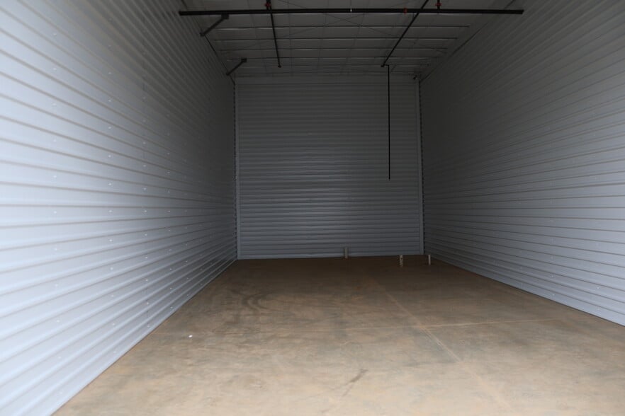More Photos Of 852 Seven Hills Blvd, Acworth Manufacturing For Sale