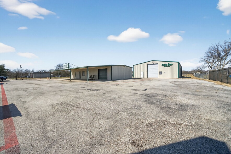 More Photos Of 15377 N Highway 34, Terrell Flex For Sale
