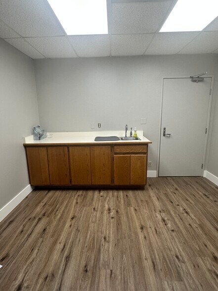 More Photos Of 1633 Erringer Rd, Simi Valley Medical For Lease