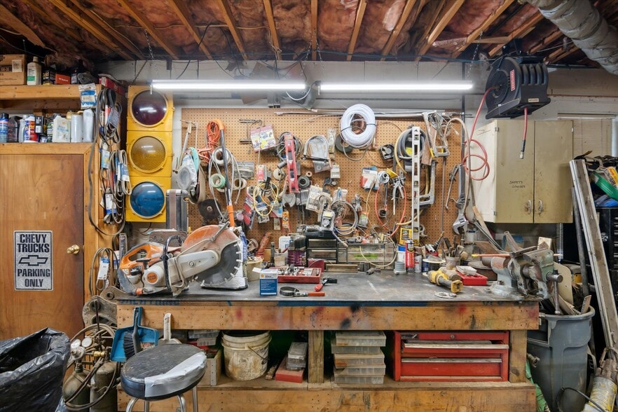 More Photos Of 1641 Saw Mill Run Blvd, Pittsburgh Flex For Sale