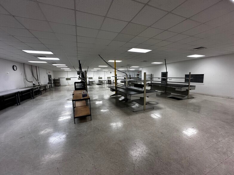 More Photos Of 2169 Centennial Dr, Gainesville Warehouse For Lease