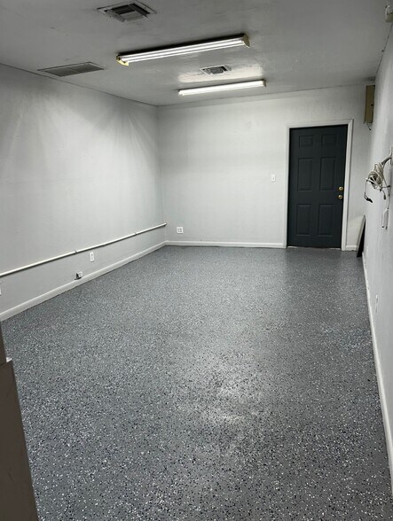More Photos Of 241 NE 32nd Ct, Oakland Park Warehouse For Sale