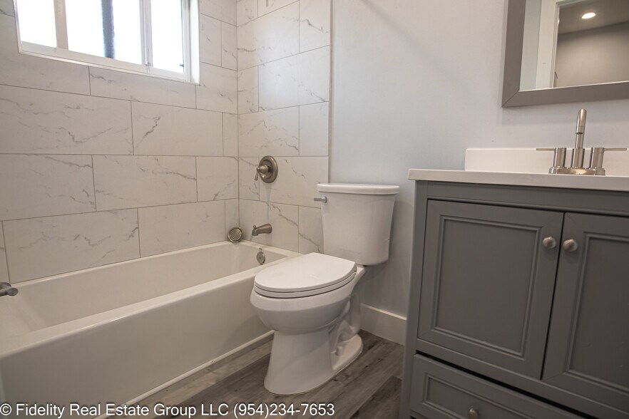 More Photos Of 2432 Sherman St, Hollywood Apartments For Sale