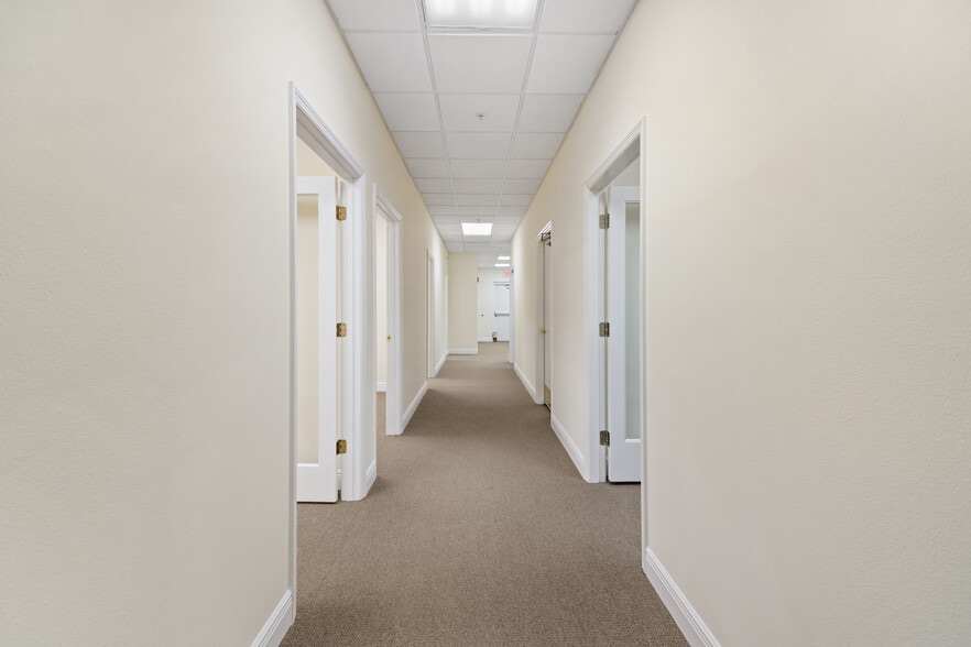 More Photos Of 7100 S Beneva Rd, Sarasota Office For Lease