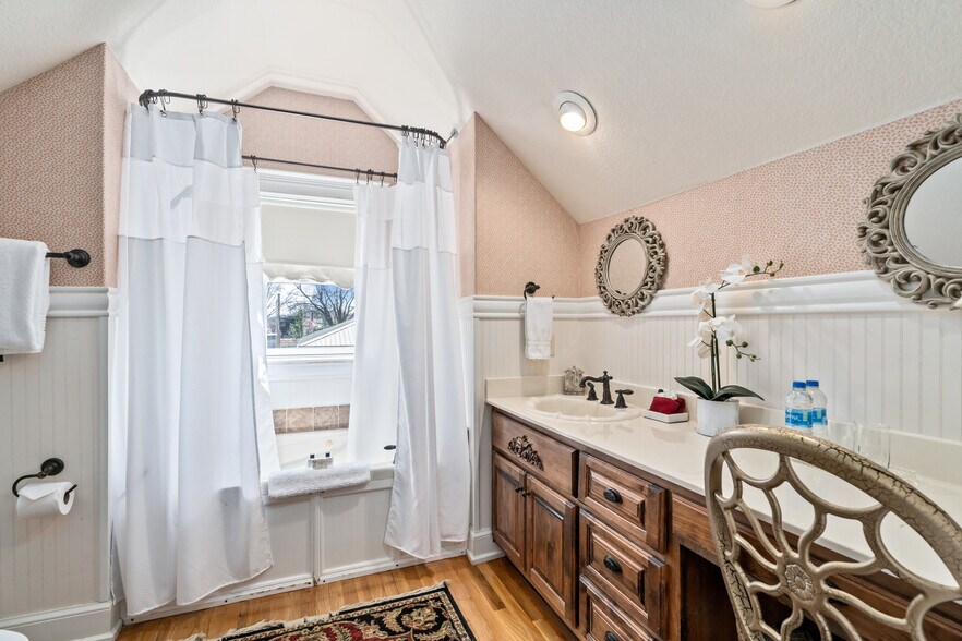 More Photos Of 306 N Main St, Bentonville Hospitality For Sale