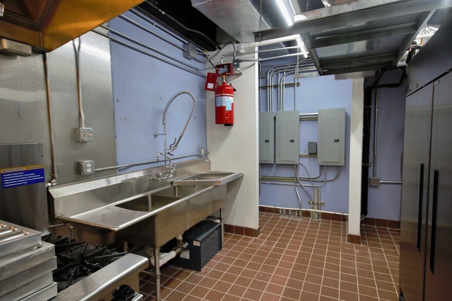 More Photos Of 3503 Sylvester Hwy, Albany Convenience Store For Sale