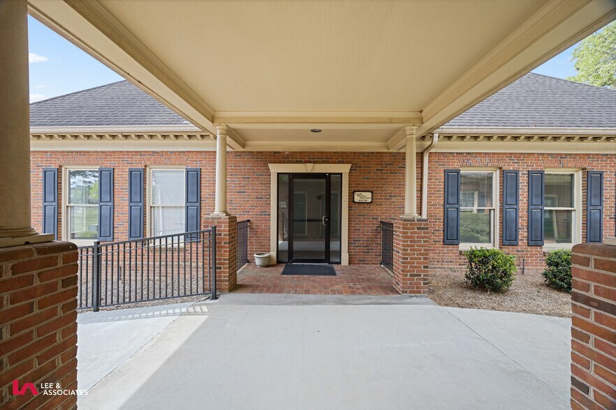 More Photos Of 1776 Old Spring House Ln, Dunwoody Medical For Lease