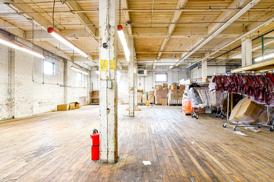 More Photos Of 2 Aspen Pl, Passaic Showroom For Lease