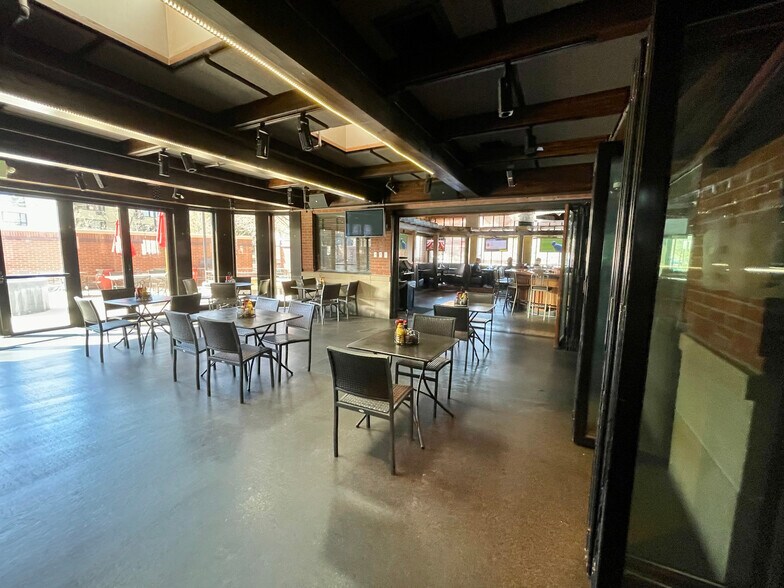 More Photos Of 7401 E 1st Ave, Denver Bar For Sale