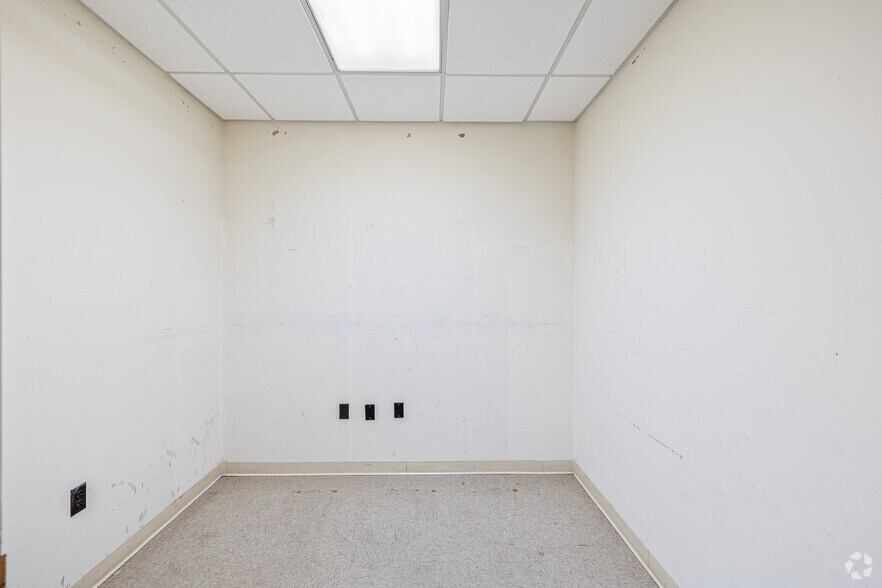 More Photos Of 101 E City Point Rd, Hopewell Bank For Sale