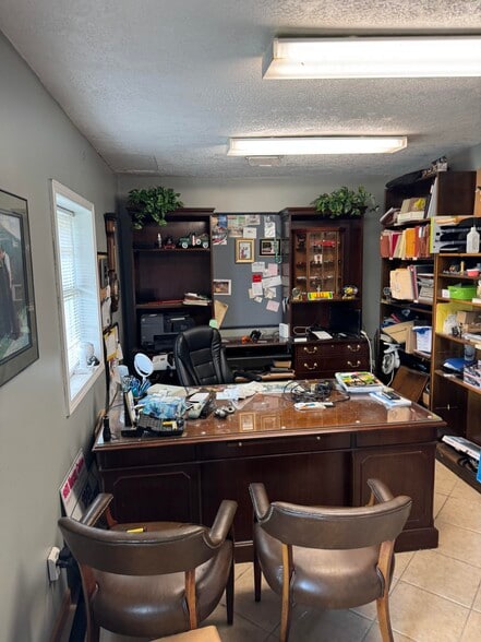 More Photos Of 818 Morton Ave, Bardstown Manufacturing For Sale