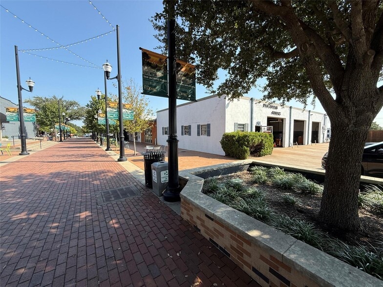 Primary Photo Of 201 E Washington St, Rockwall Auto Repair For Sale