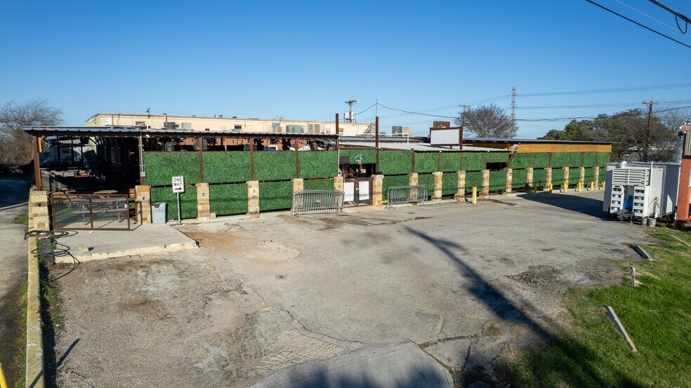 More Photos Of 8123 Broadway St, San Antonio Freestanding For Sale