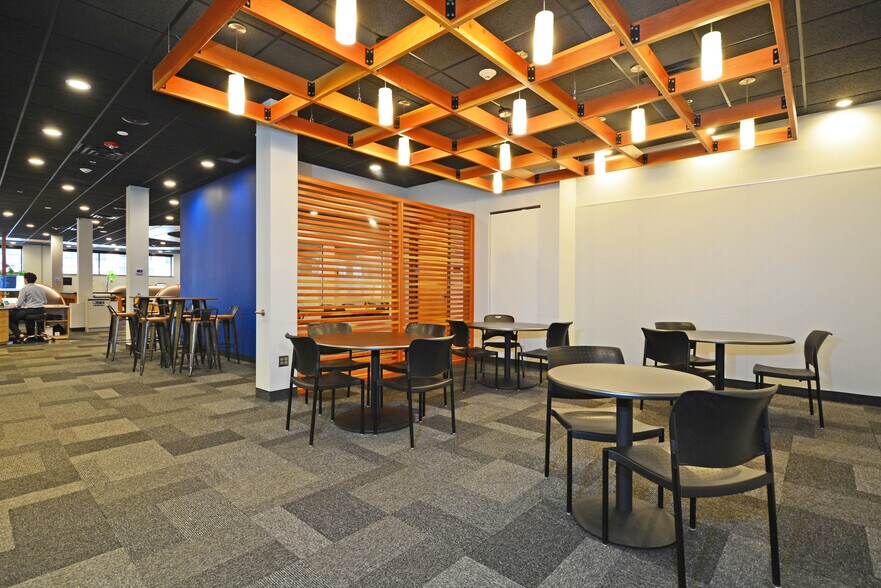 More Photos Of 1001 Washington Ave S, Minneapolis General Retail For Sale