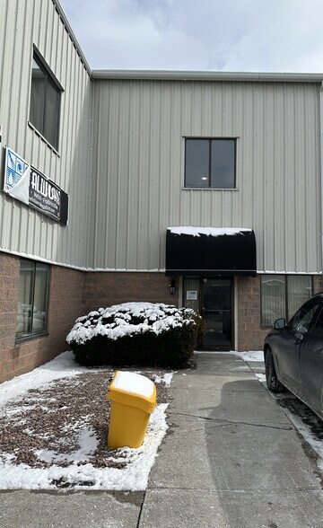 More Photos Of 590 Cataraqui Woods Dr, Kingston Flex For Sale