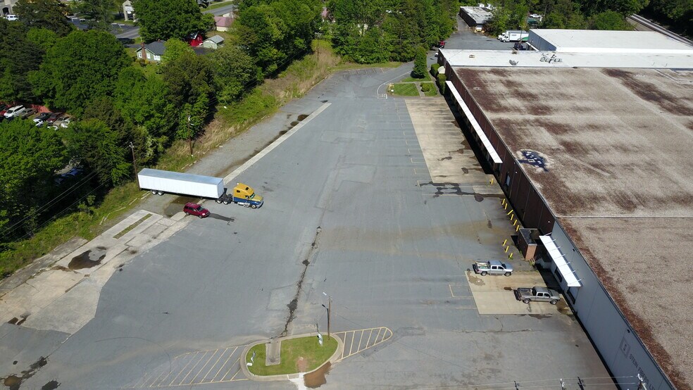 More Photos Of 5710 Old Concord Rd, Charlotte Manufacturing For Lease