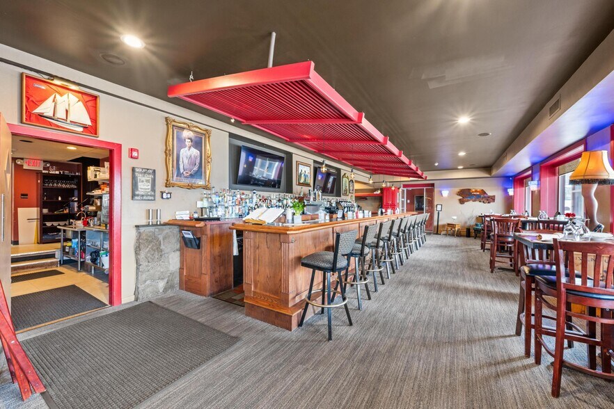 More Photos Of 31 Lakeside Dr, Harveys Lake Restaurant For Sale