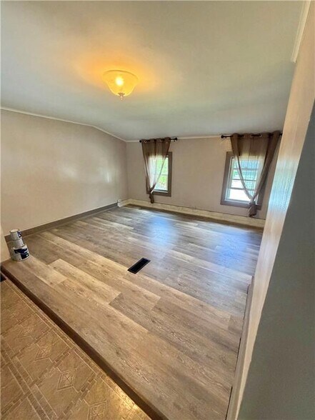 More Photos Of 35 Eaton Ave, Norwich Apartments For Sale