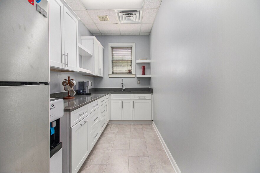 More Photos Of 1580 Warsaw Rd, Roswell Office For Sale