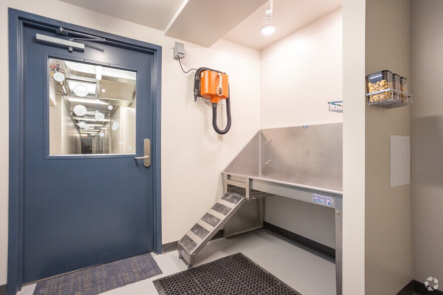 More Photos Of 900 Leonard St NW, Grand Rapids Apartments For Lease